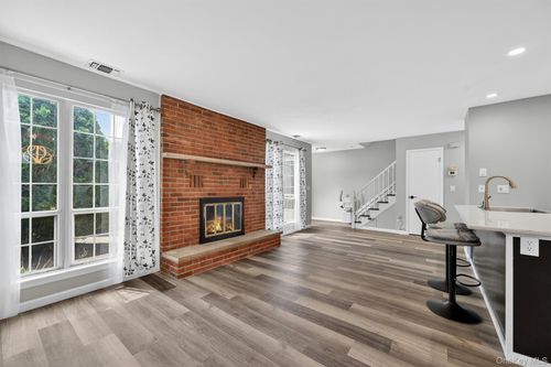 43 The Rise, Warwick, NY, 10990-4233 | Card Image