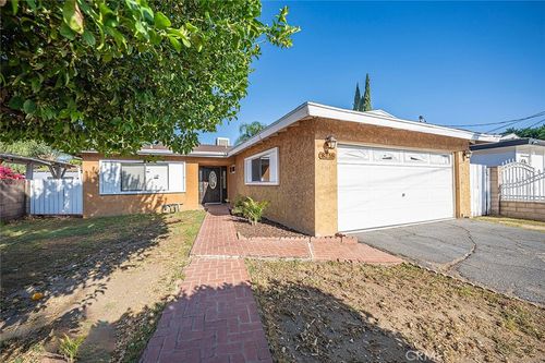 8215 Kester Ave, Panorama City, CA, 91402-4611 | Card Image