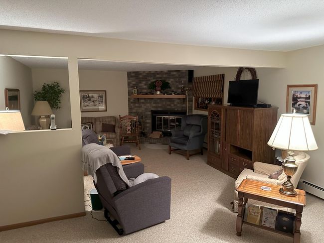 Family room.jpg | Image 12
