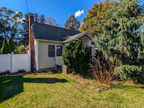 909 2nd St N, East Northport, NY, 11731-1834 | Card Image