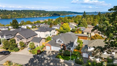 1320 N 38th St, Renton, WA, 98056-1537 | Card Image