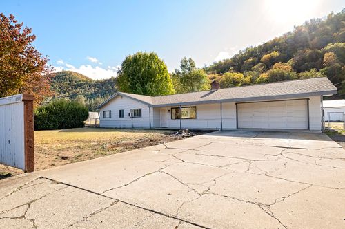 10999 Old Stage Road, Gold Hill, OR, 97525 | Card Image