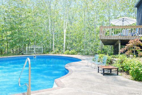 48 Island View Dr W, Sag Harbor, NY, 11963-2913 | Card Image