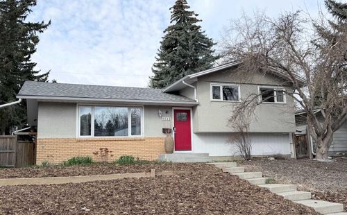 1323 University Dr Nw, Calgary, AB, T2N3Y8 | Card Image