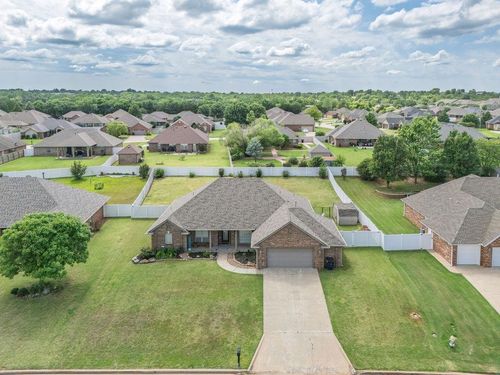 1712 Pecan Crossing Drive, Shawnee, OK, 74804 | Card Image