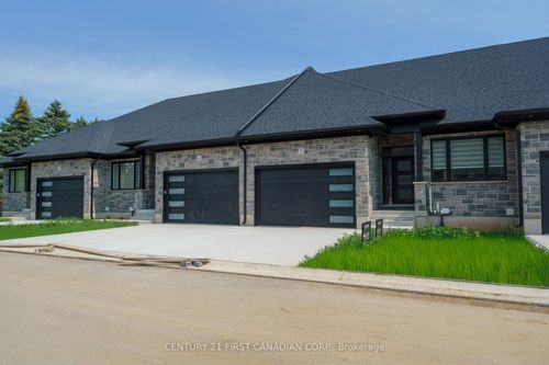 11-32 Postma Cres, Ailsa Craig, ON, N0M1A0 | Card Image
