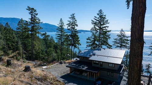 747 Seymour Bay Dr, Bowen Island, BC, V0N1G2 | Card Image