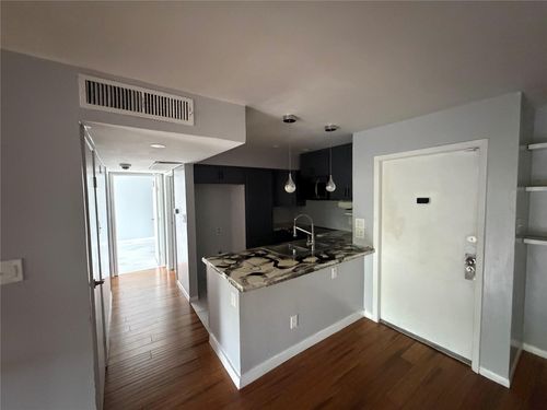 537-10110 Forum West Dr, Houston, TX, 77036-8342 | Card Image