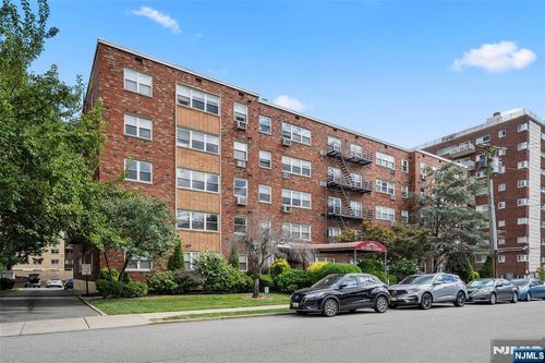 2200 Center Ave, Fort Lee, NJ, 07024-5861 | Card Image