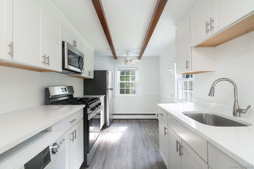 103 W Erie St, Blauvelt, NY, 10913-1353 | Card Image