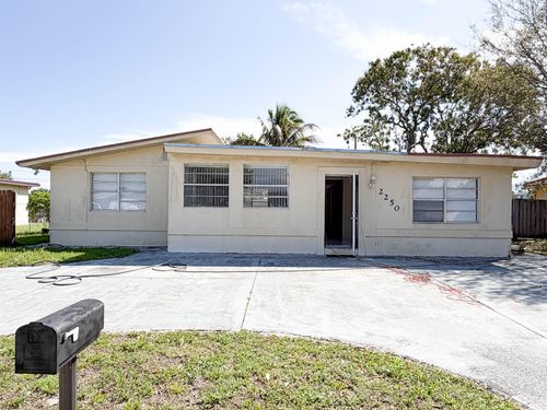 2250 Nw 27th St, Oakland Park, FL, 33311-2133 | Card Image