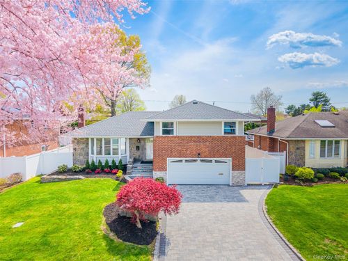 19 Birchwood Park Dr, Syosset, NY, 11791-6418 | Card Image