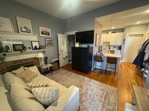 3r-464 Beacon St, Boston, MA, 02115 | Card Image