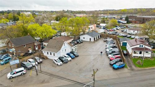 4 Beaumont Cres, Guelph, ON, N1E6A7 | Card Image