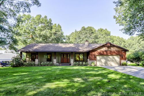 15843 Brucker St, Grand Haven, MI, 49417-8907 | Card Image