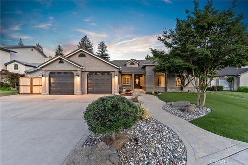 3287 N Mckelvey Ave, Fresno, CA, 93727-9134 | Card Image