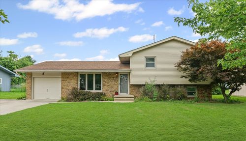 112 Hilton Dr, Lexington, IL, 61753-1004 | Card Image