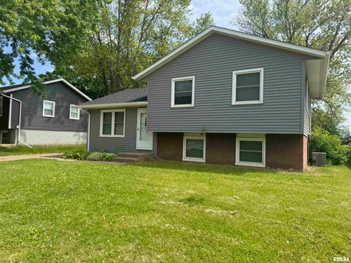 1841 Valley Dr, Davenport, IA, 52806-2554 | Card Image