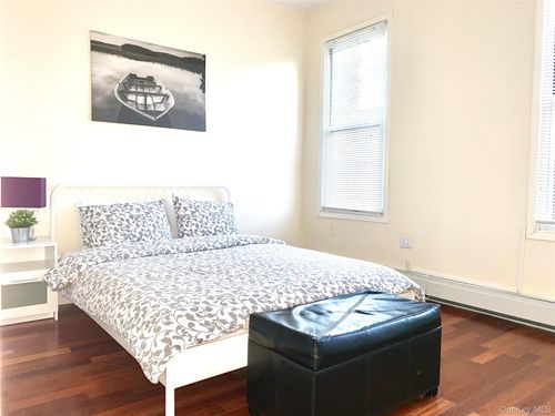 40 24th St, Long Island City, NY, 11101-3911 | Card Image