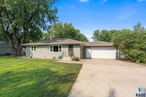 313 S 4th Ave Avenue, Brandon, SD, 57005 | Card Image