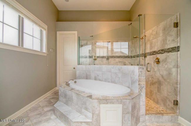 Walk-Thru Shower | Image 23