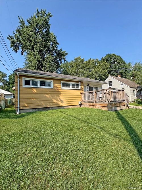 4222 Circle Dr, Flint, MI, 48507-2723 | Card Image