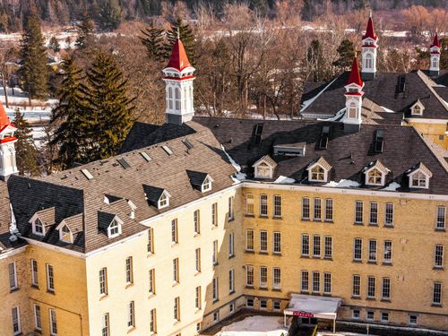 800 Cottageview Dr, Traverse City, MI, 49684-2616 | Card Image