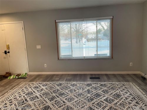 2715 Campbellgate Dr, Waterford, MI, 48329-3124 | Card Image