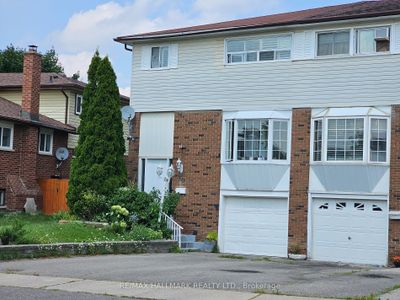 30 Merton Rd, Home with 3 bedrooms, 3 bathrooms and 2 parking in Brampton ON | Image 1