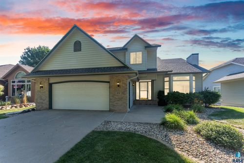300 N Penstemon Ave Avenue, Sioux Falls, SD, 57110 | Card Image