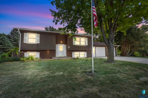908 Union Ave N Avenue N, Madison, SD, 57042 | Card Image