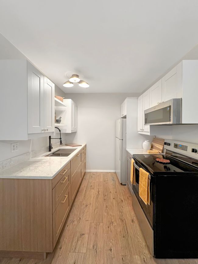 APT-8B - 124 N Whistler Ave, Condo with 2 bedrooms, 1 bathrooms and 1 parking in FREEPORT IL | Image 7