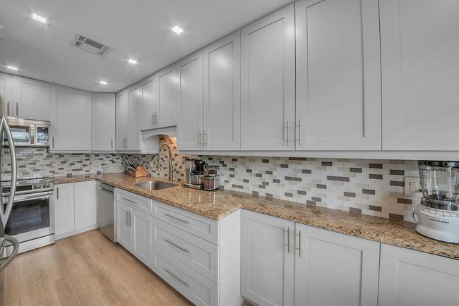 APT-103 - 1140 Mahogany Way, Condo with 2 bedrooms, 2 bathrooms and null parking in Delray Beach FL | Image 5