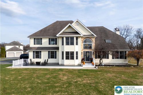 5 Farmstead Way, Mount Bethel, PA, 18343-5366 | Card Image