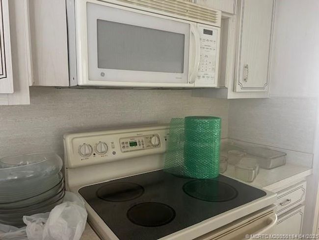 4341 King Theodore Dr, House other with 2 bedrooms, 2 bathrooms and 1 parking in Boynton Beach FL | Image 7