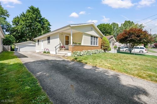 1586 Norledge Rd, Akron, OH, 44305-1343 | Card Image