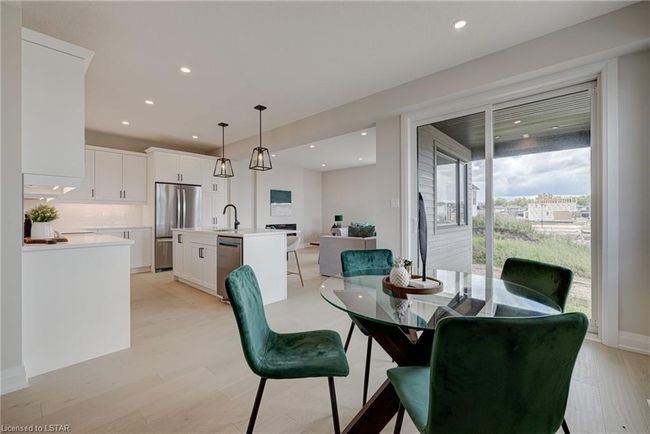 6477 Royal Magnolia Ave, House other with 3 bedrooms, 2 bathrooms and 2 parking in London ON | Image 15