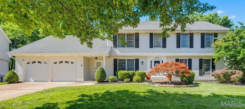 2055 Meadowbrook Way Dr, Chesterfield, MO, 63017-7235 | Card Image