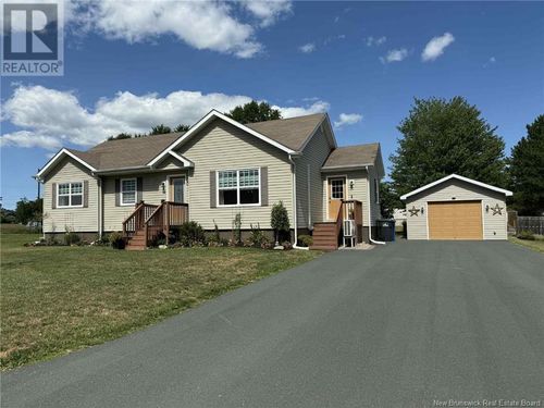 16 Dinan St, Miramichi, NB, E1V0B5 | Card Image