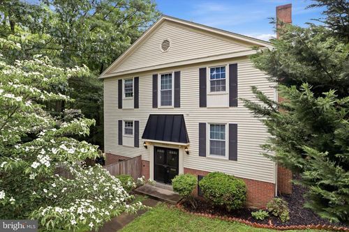 8086 Sleepy View Ln, SPRINGFIELD, VA, 22153-2920 | Card Image