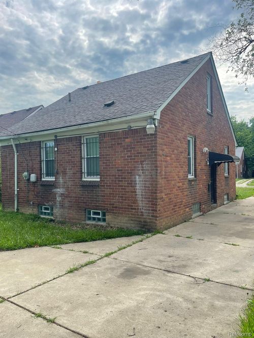 18494 Ashton Ave, Detroit, MI, 48219-2956 | Card Image
