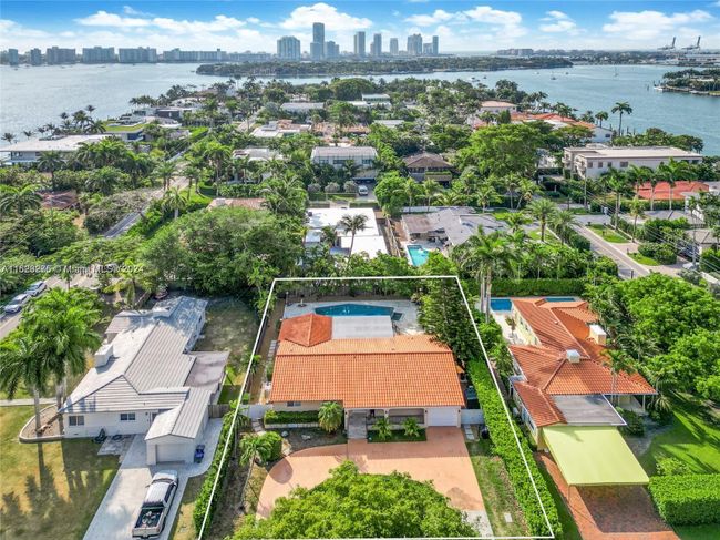 111 E 1st Ct, House other with 3 bedrooms, 3 bathrooms and null parking in Miami Beach FL | Image 3
