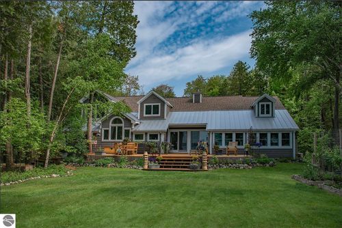 348 E Sugar Bay Ln, Cedar, MI, 49621-8912 | Card Image