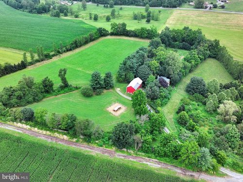 1095 Texter Mountain Rd, ROBESONIA, PA, 19551-9111 | Card Image