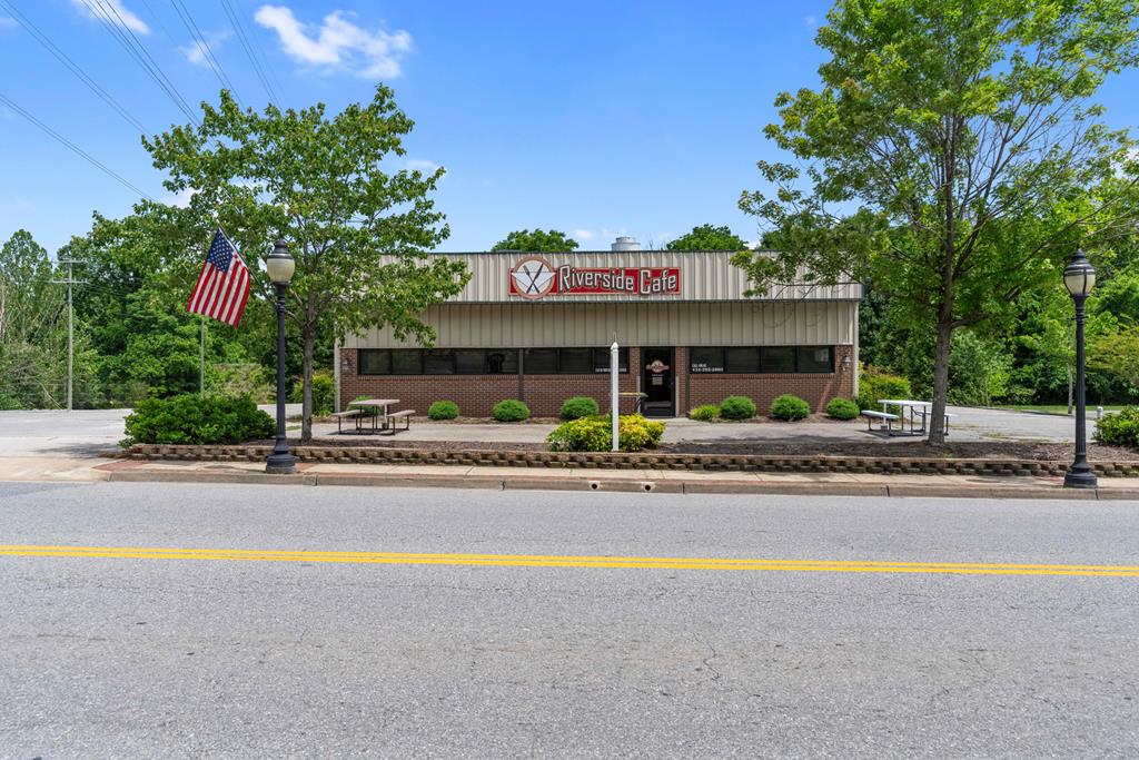 522 N Main St, Farmville, VA 23901