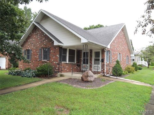 111 S Prairie St, Greenville, IL, 62246-1861 | Card Image