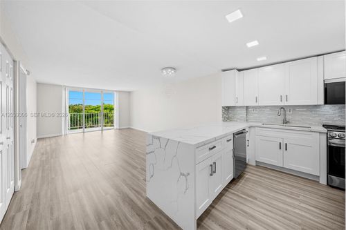 405-16740 Ne 9th Ave, North Miami Beach, FL, 33162-2527 | Card Image