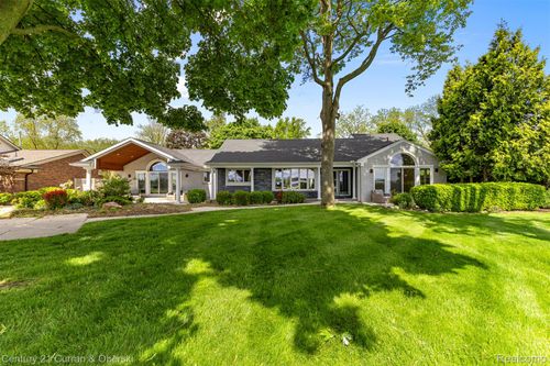 23722 E River Rd, Grosse Ile, MI, 48138-1582 | Card Image