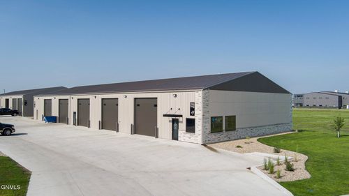 2703 Morrison Ave, Bismarck, ND, 58504-6883 | Card Image