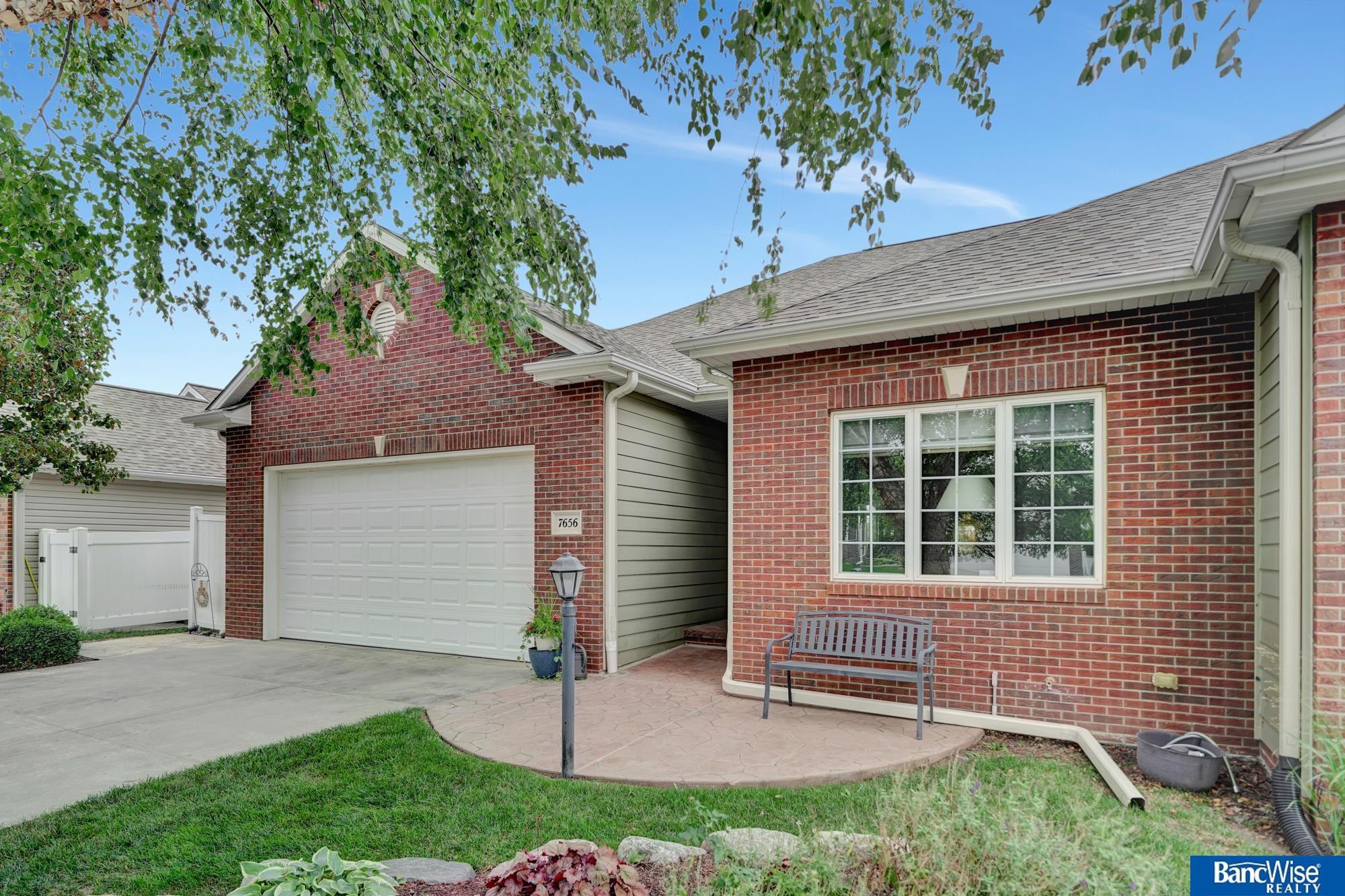 Phares Dr, Lincoln, NE 68516